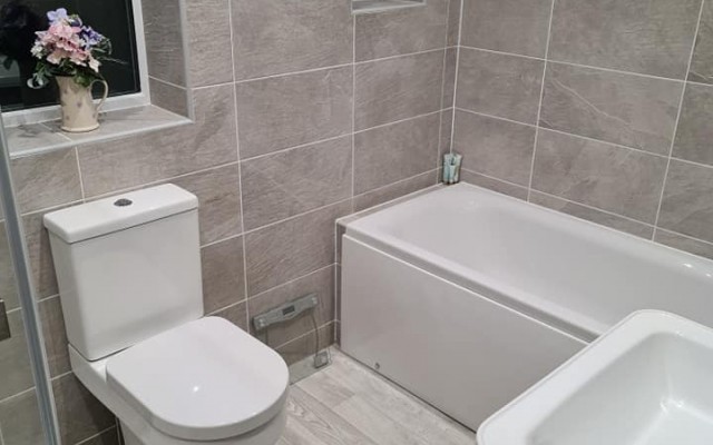 08 - Splash Kitchens & Bathrooms - Toilet, Vanity Basin and Single Panel Bath